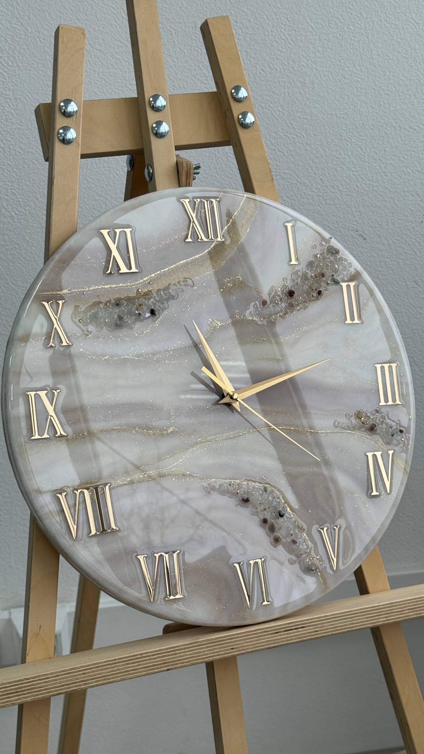 Мастер-класс по созданию часов из эпоксидной смолы