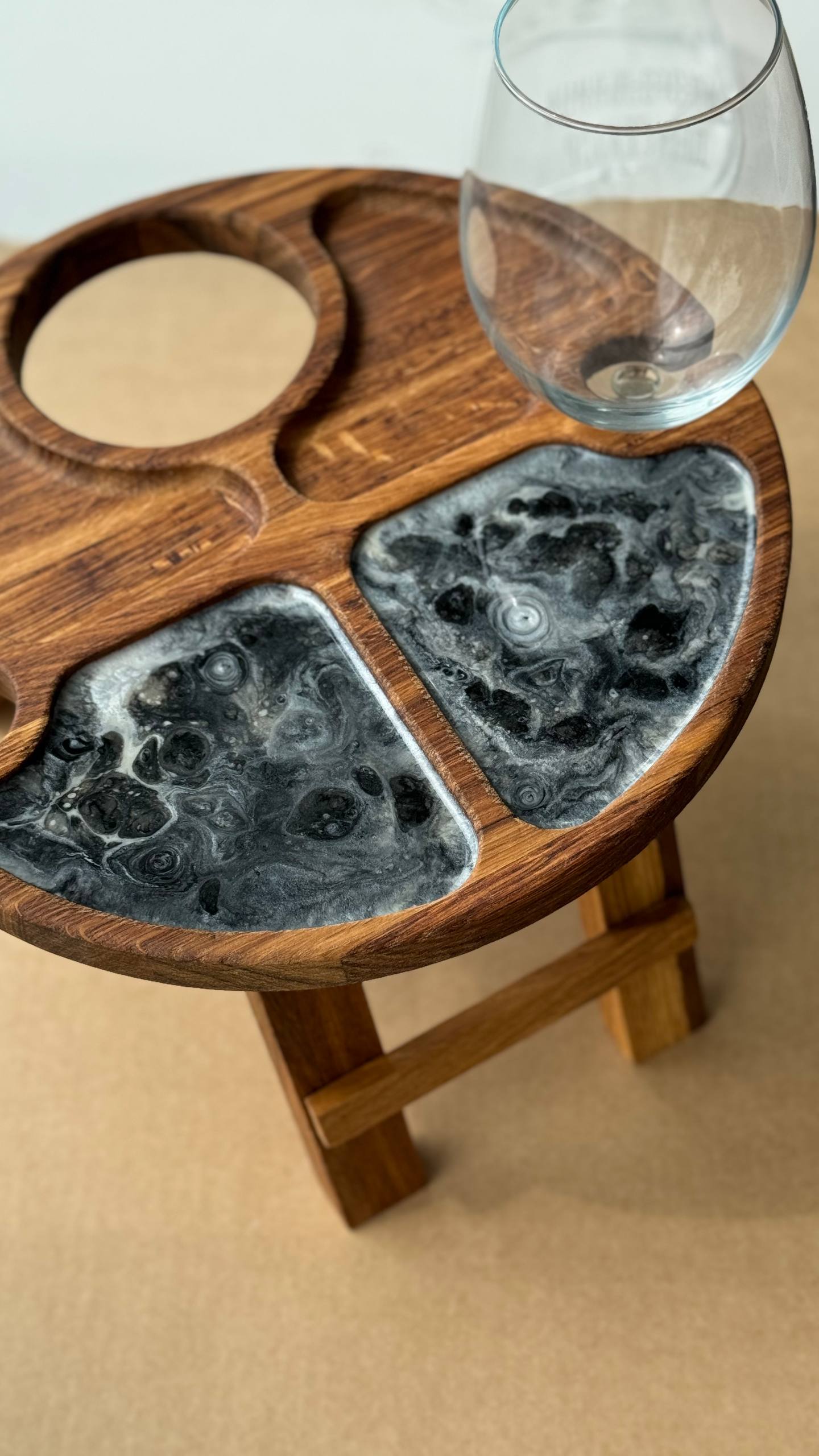 Арт-свидание: создание винного столика со смолой