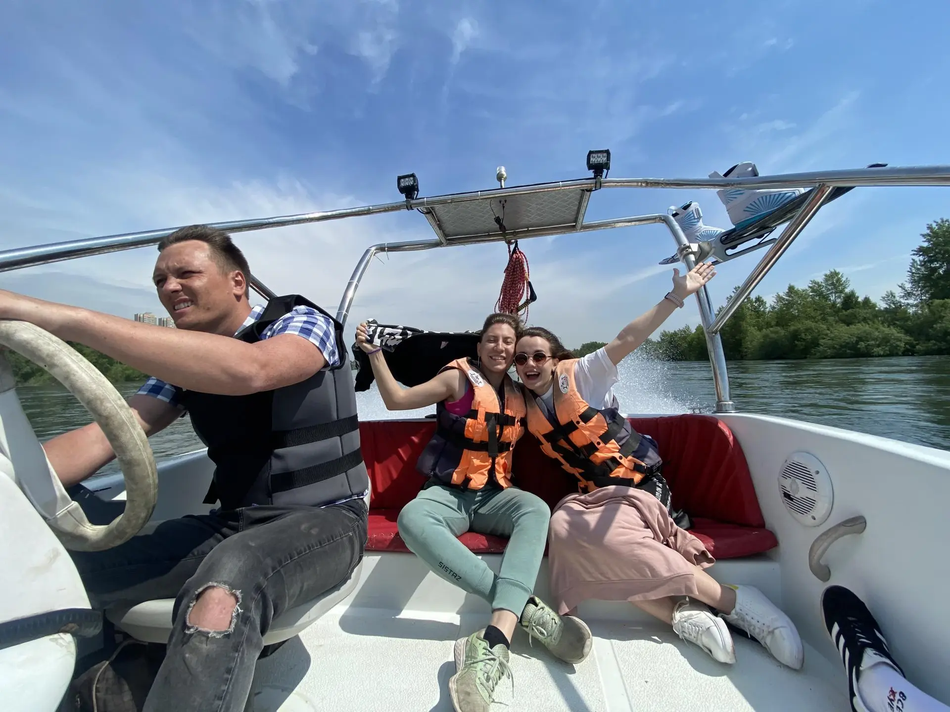 Прогулка на катере по акватории Байкала